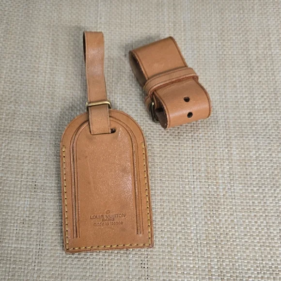 SALE* Louis Vuitton Leather Luggage Tag And Poignet - Picture 1 of 3
